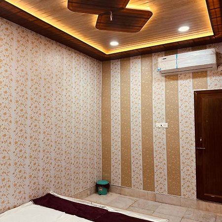 Hotel Raju Homestay Ayodhya 150 Meters From Shree Ram Janmbhoomi Temple 200 Meters From Ayodhya Dham Railway Station Extérieur photo
