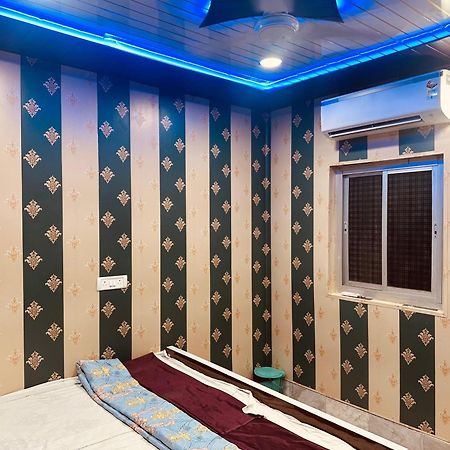 Hotel Raju Homestay Ayodhya 150 Meters From Shree Ram Janmbhoomi Temple 200 Meters From Ayodhya Dham Railway Station Extérieur photo