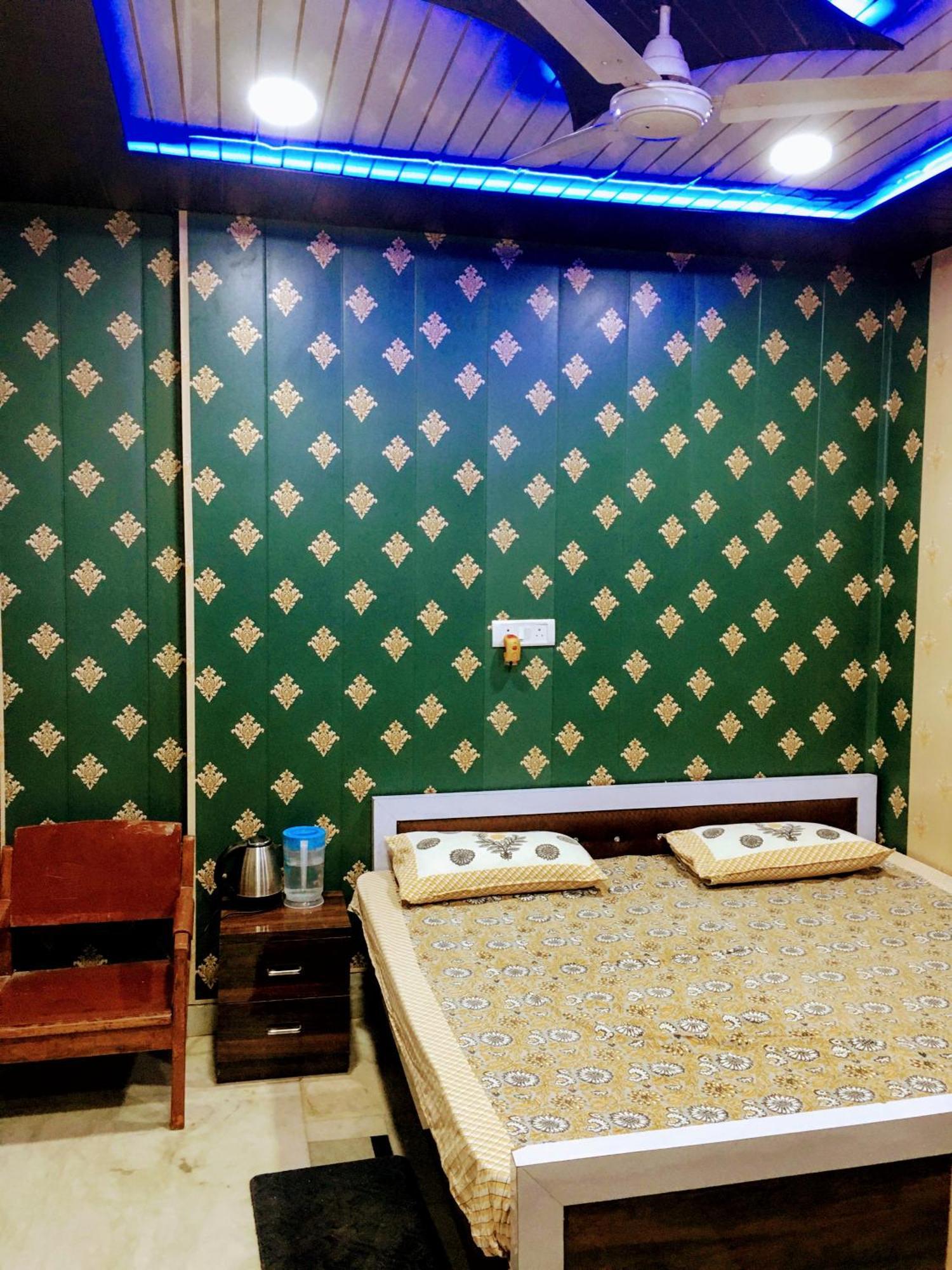 Hotel Raju Homestay Ayodhya 150 Meters From Shree Ram Janmbhoomi Temple 200 Meters From Ayodhya Dham Railway Station Extérieur photo