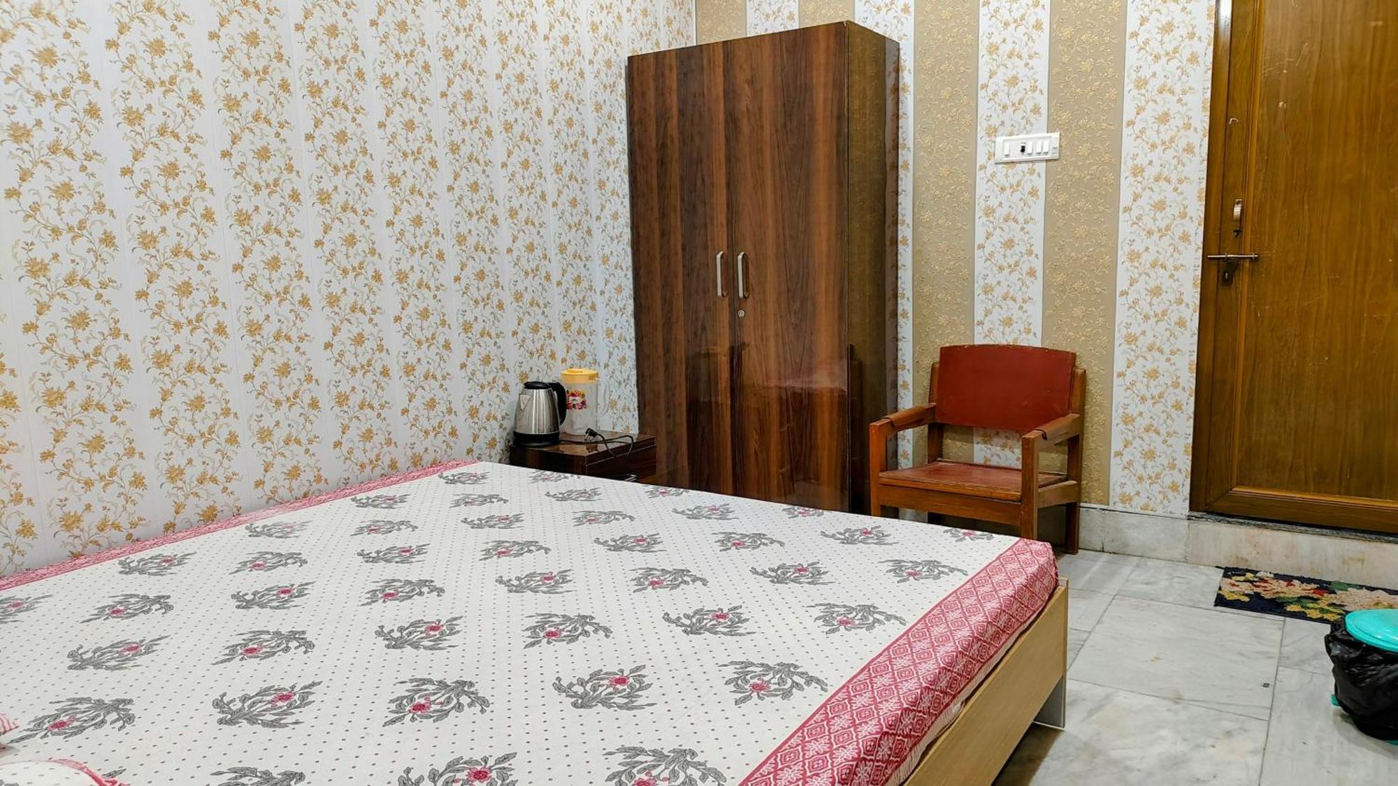 Hotel Raju Homestay Ayodhya 150 Meters From Shree Ram Janmbhoomi Temple 200 Meters From Ayodhya Dham Railway Station Extérieur photo