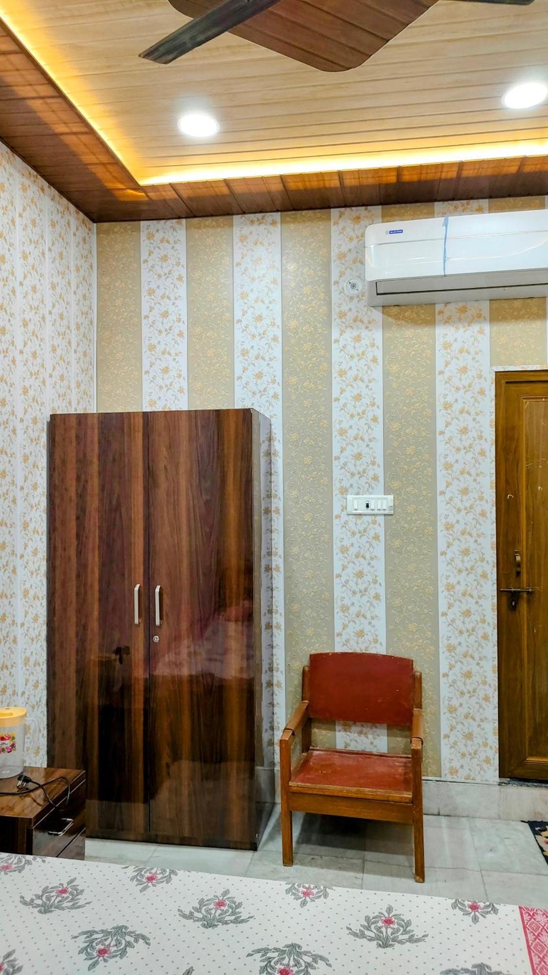 Hotel Raju Homestay Ayodhya 150 Meters From Shree Ram Janmbhoomi Temple 200 Meters From Ayodhya Dham Railway Station Extérieur photo