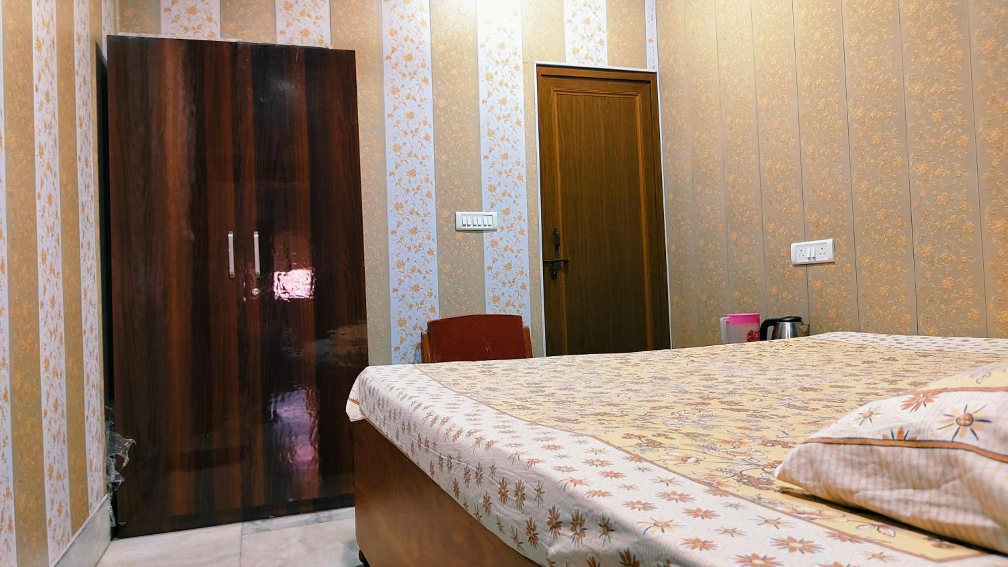 Hotel Raju Homestay Ayodhya 150 Meters From Shree Ram Janmbhoomi Temple 200 Meters From Ayodhya Dham Railway Station Extérieur photo