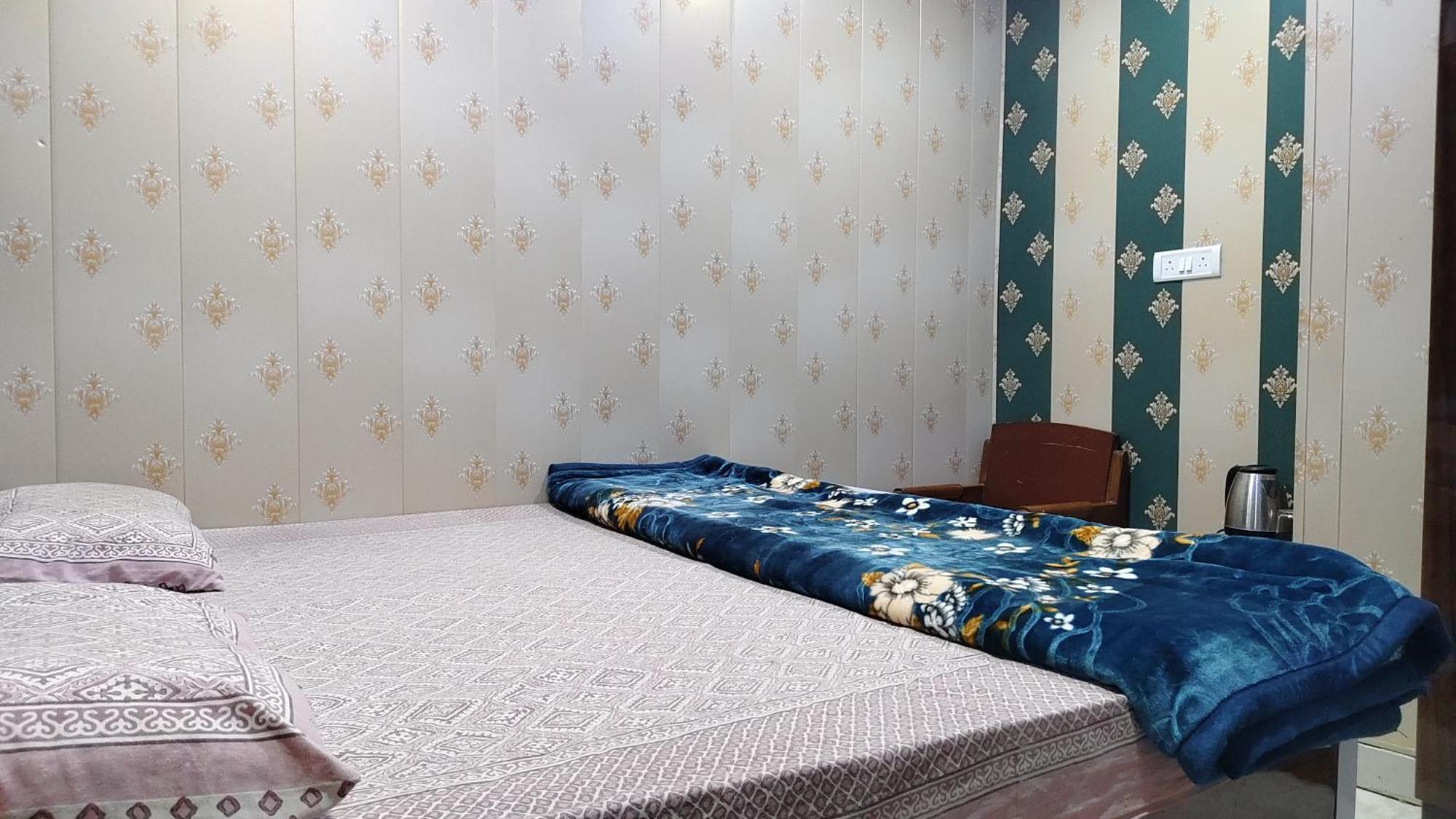 Hotel Raju Homestay Ayodhya 150 Meters From Shree Ram Janmbhoomi Temple 200 Meters From Ayodhya Dham Railway Station Extérieur photo