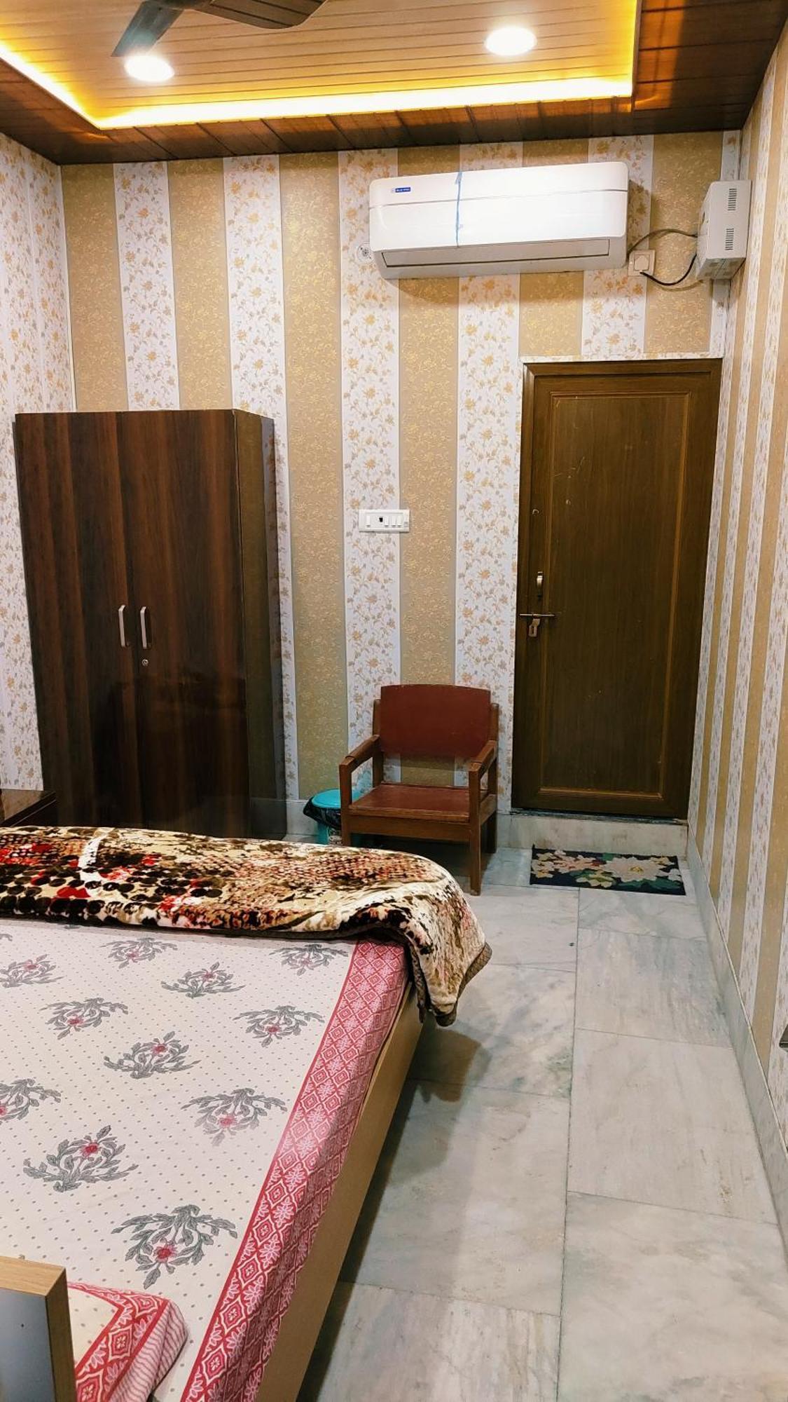 Hotel Raju Homestay Ayodhya 150 Meters From Shree Ram Janmbhoomi Temple 200 Meters From Ayodhya Dham Railway Station Extérieur photo