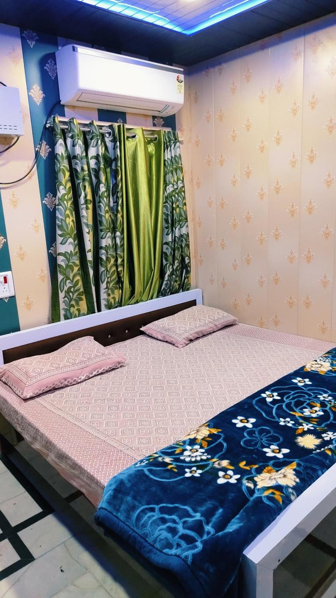 Hotel Raju Homestay Ayodhya 150 Meters From Shree Ram Janmbhoomi Temple 200 Meters From Ayodhya Dham Railway Station Extérieur photo