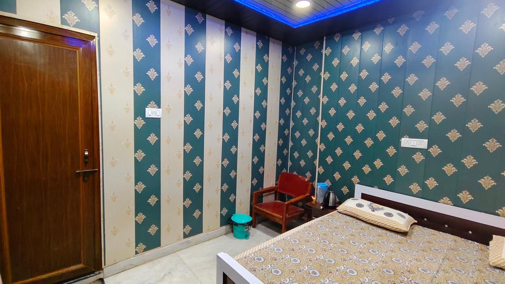 Hotel Raju Homestay Ayodhya 150 Meters From Shree Ram Janmbhoomi Temple 200 Meters From Ayodhya Dham Railway Station Extérieur photo
