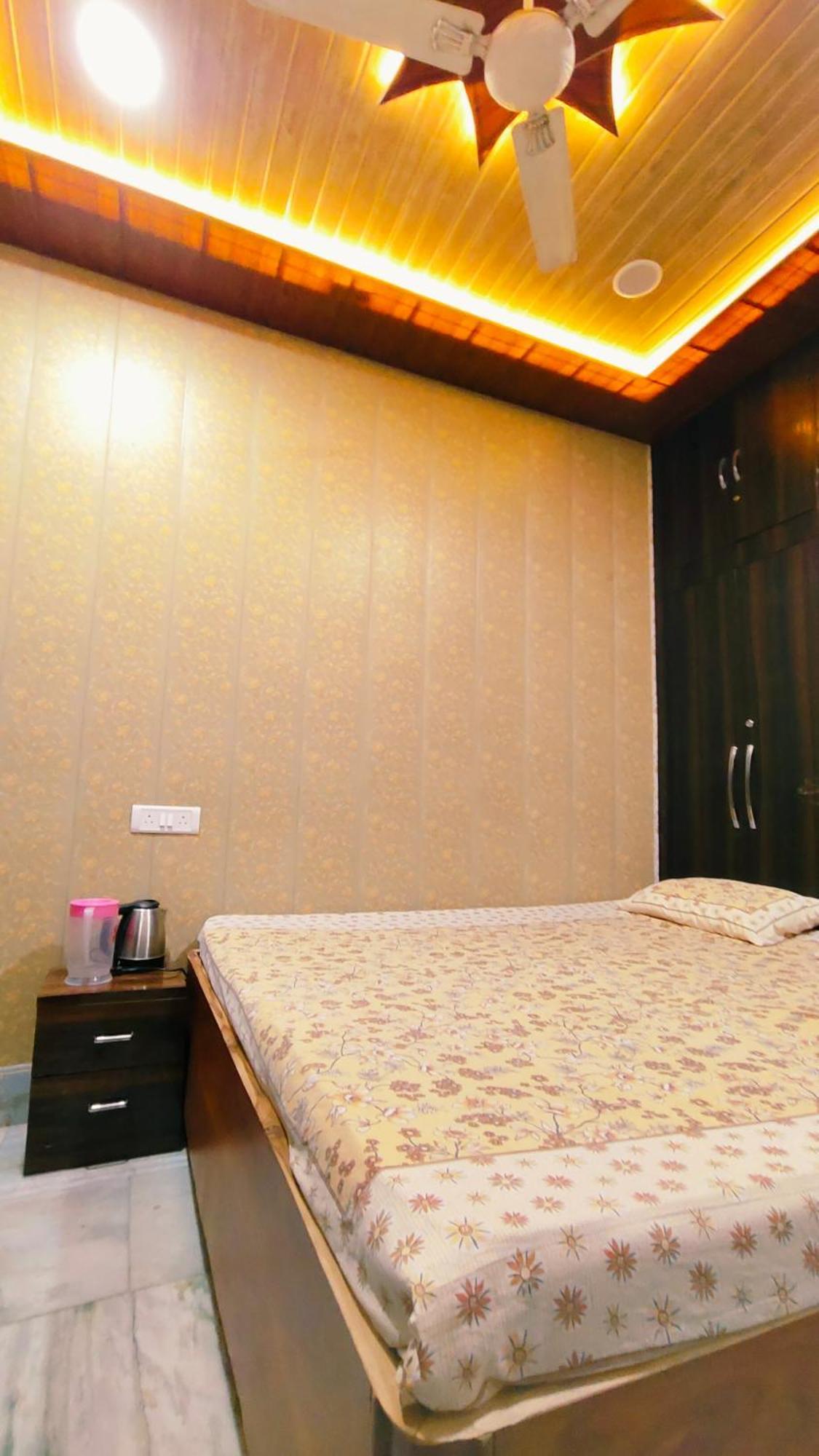 Hotel Raju Homestay Ayodhya 150 Meters From Shree Ram Janmbhoomi Temple 200 Meters From Ayodhya Dham Railway Station Extérieur photo
