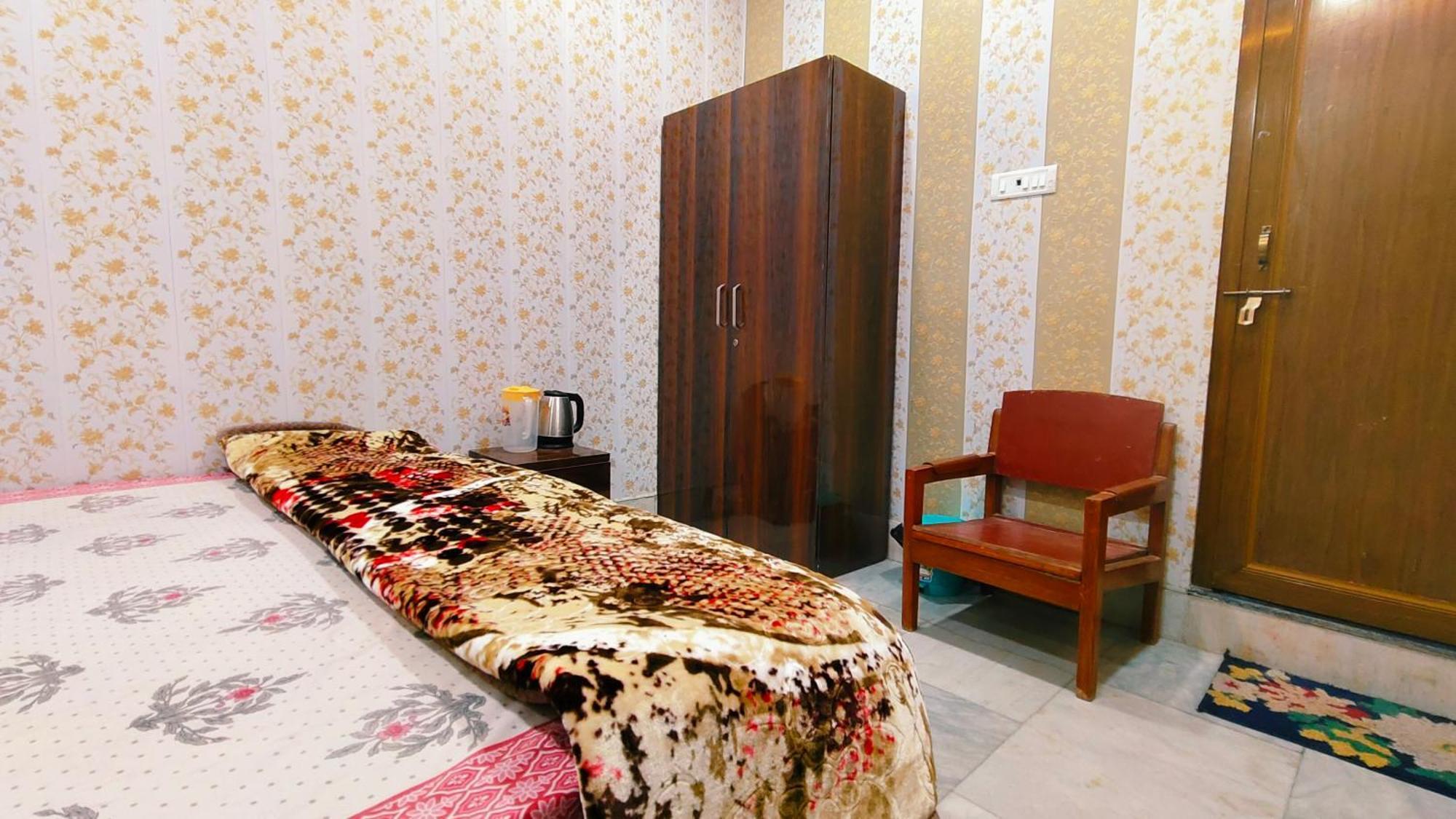 Hotel Raju Homestay Ayodhya 150 Meters From Shree Ram Janmbhoomi Temple 200 Meters From Ayodhya Dham Railway Station Extérieur photo