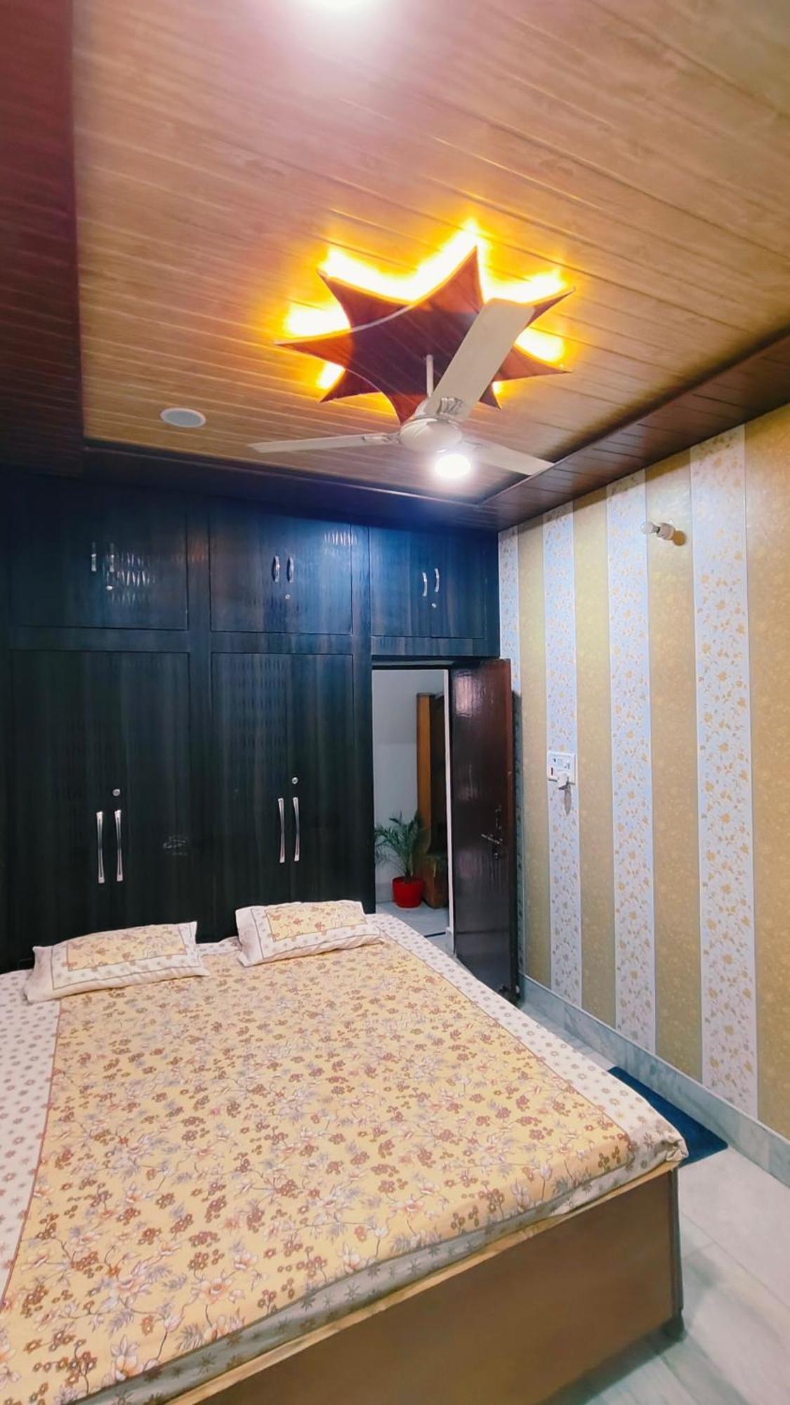 Hotel Raju Homestay Ayodhya 150 Meters From Shree Ram Janmbhoomi Temple 200 Meters From Ayodhya Dham Railway Station Extérieur photo