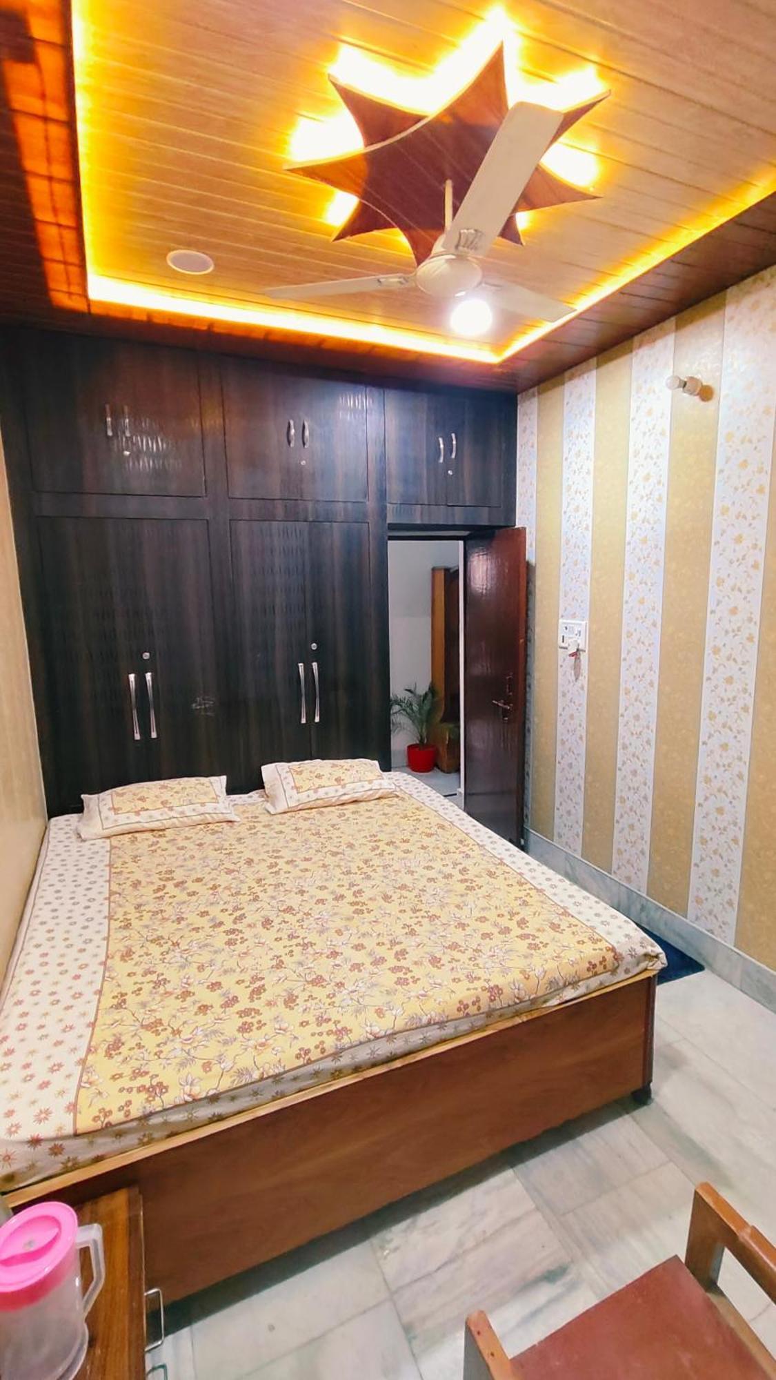 Hotel Raju Homestay Ayodhya 150 Meters From Shree Ram Janmbhoomi Temple 200 Meters From Ayodhya Dham Railway Station Extérieur photo