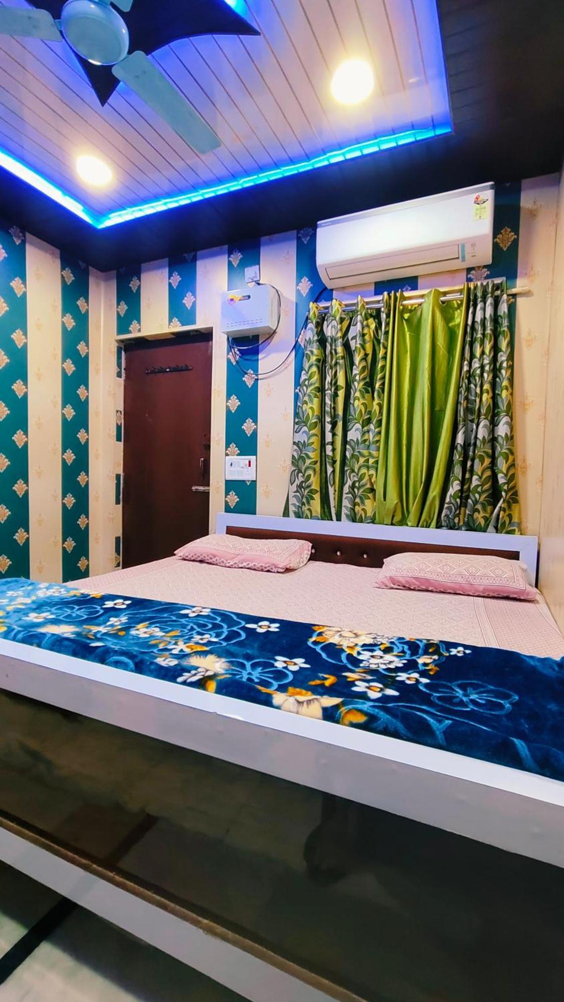 Hotel Raju Homestay Ayodhya 150 Meters From Shree Ram Janmbhoomi Temple 200 Meters From Ayodhya Dham Railway Station Extérieur photo