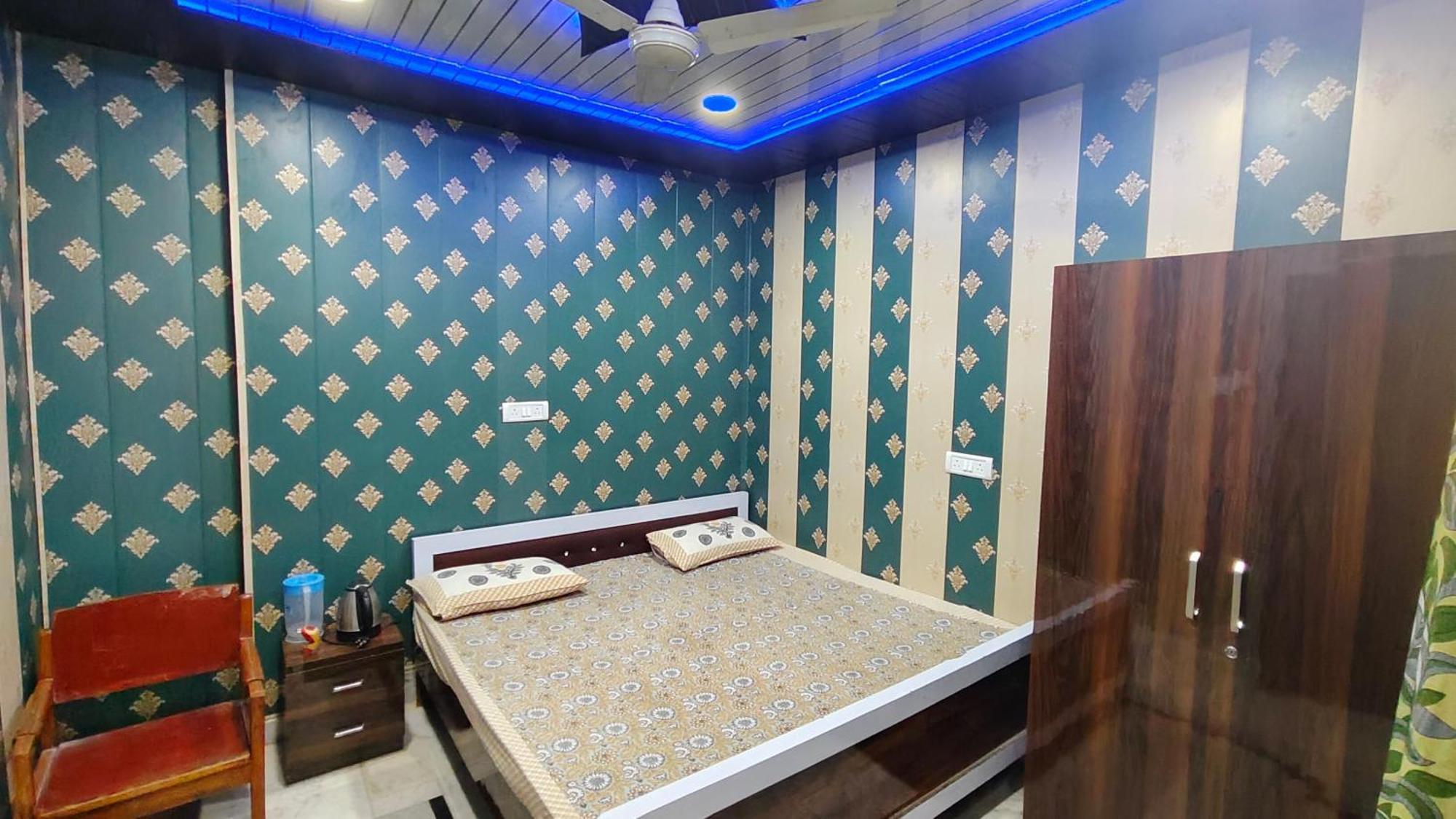 Hotel Raju Homestay Ayodhya 150 Meters From Shree Ram Janmbhoomi Temple 200 Meters From Ayodhya Dham Railway Station Extérieur photo